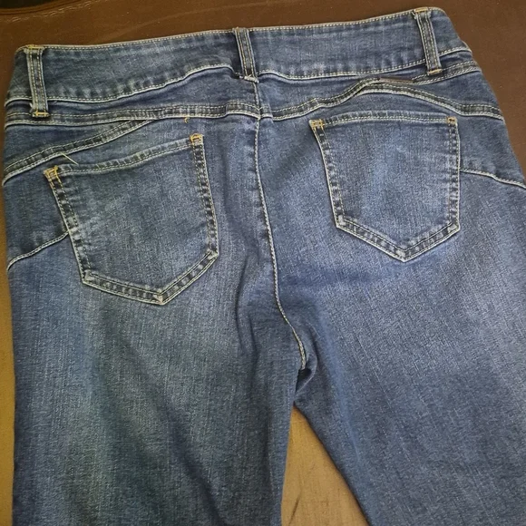 SoHo Med Wash Denim Jeans Curvy Creator Skinny.Double Button Zip .(#1647) - Picture 10 of 16